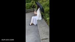 与网友的初次见面~女大生被带到酒店强行玩弄~舔几下逼必就淫水氾滥~
